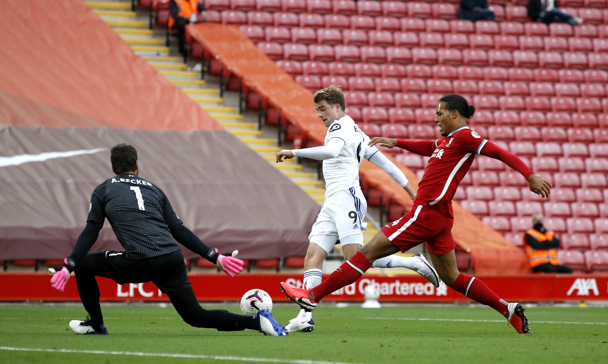 并遭到英足 并遭到英足